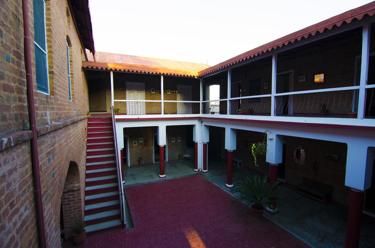 Naurang Yatri Niwas Hotel Garli Exterior foto